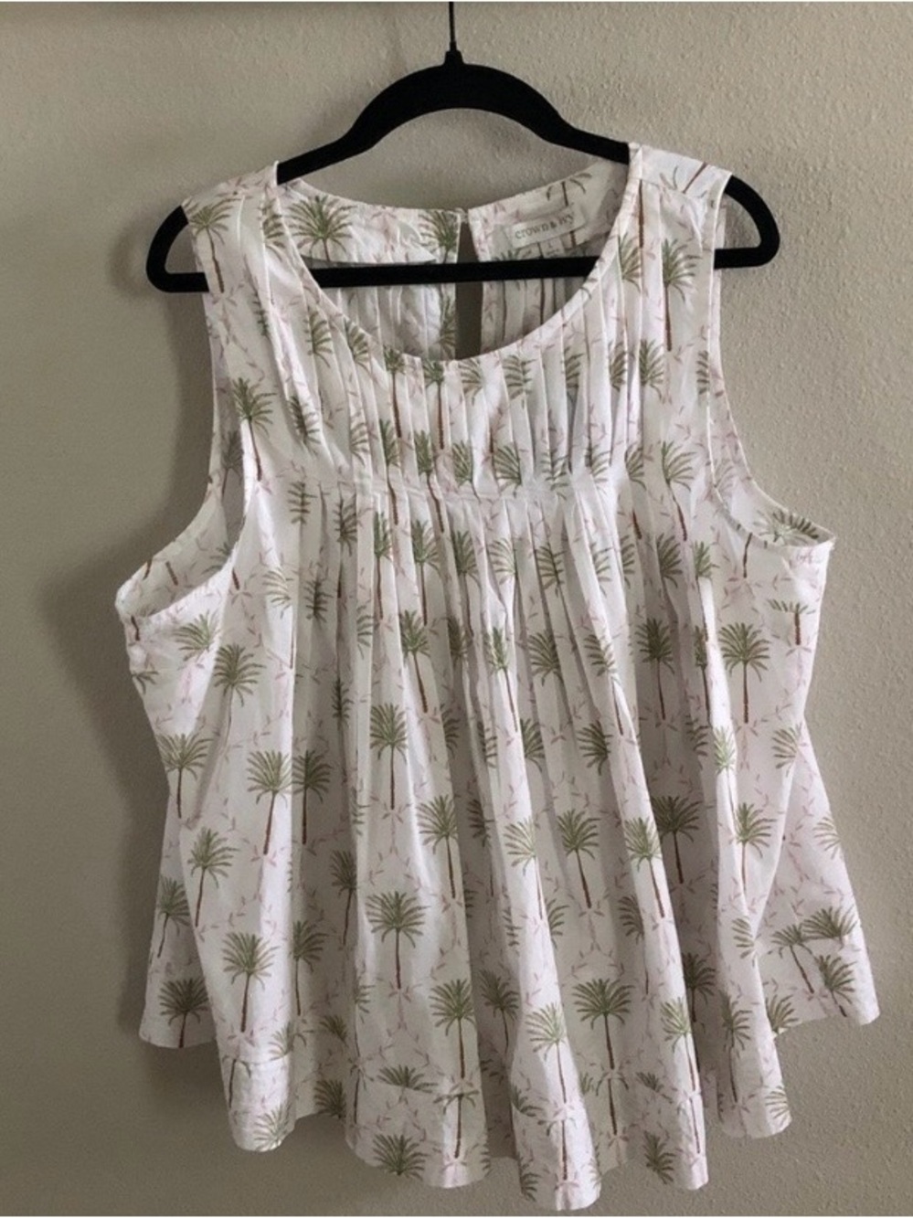 Crown & Ivy White Palm Print Sleeveless Cotton Tank